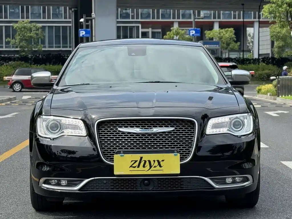 Chrysler 300C 2018 — фото 2