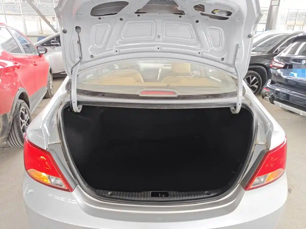 Hyundai Verna 2015 — фото 19