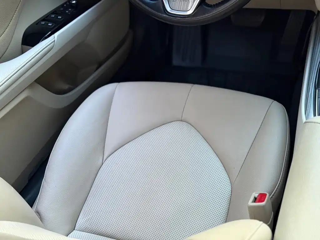 Toyota Camry 2019 — фото 13