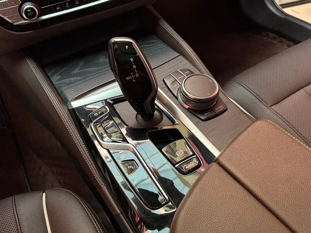 BMW 5 Series New Energy 2021 — фото 10