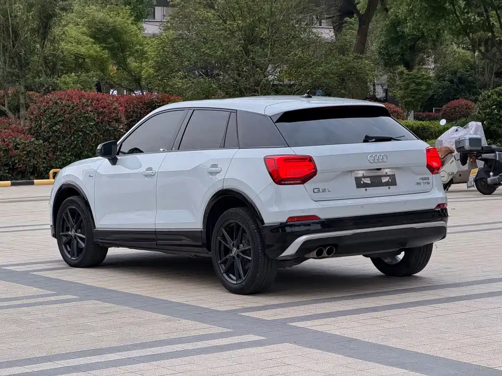 Audi Q2L 2019 — фото 11