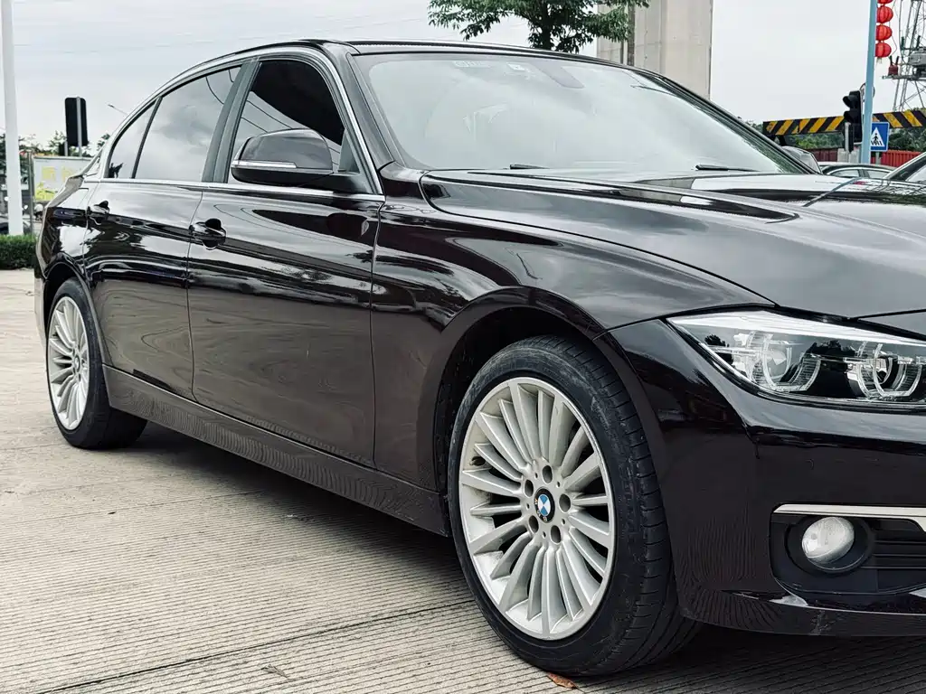 BMW 3 Series 2017 — фото 14