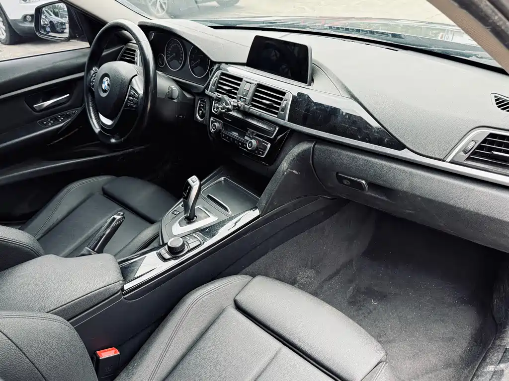 BMW 3 Series 2017 — фото 28