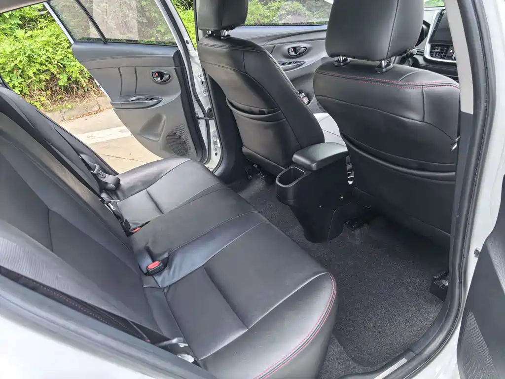 Toyota Yaris L 2017 — фото 13