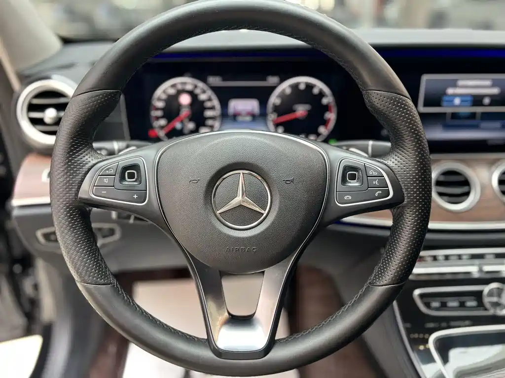Mercedes-Benz E-Class 2016 — фото 12
