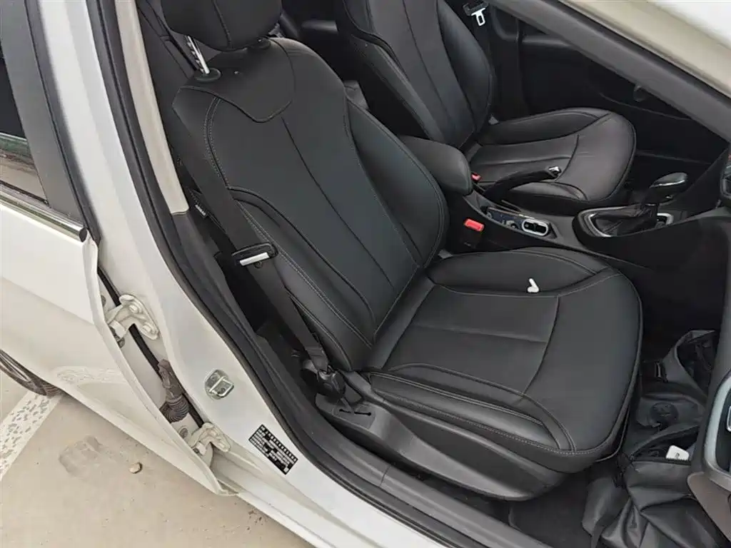 Buick Excelle 2019 — фото 25