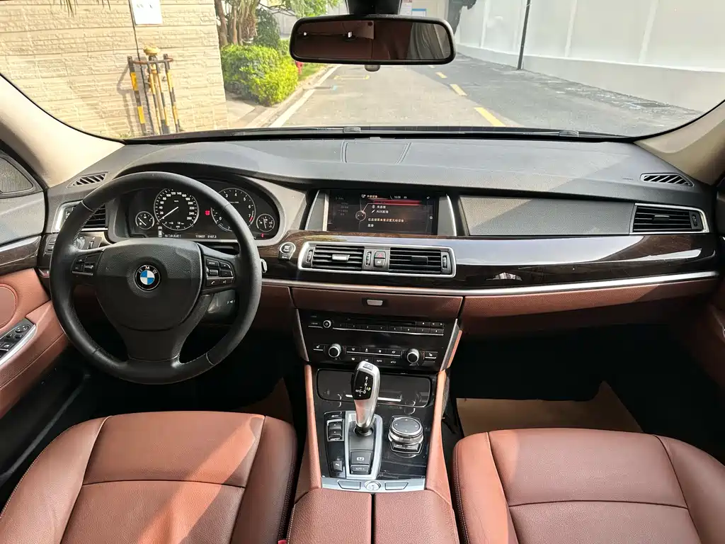 BMW 5 Series GT 2015 — фото 15