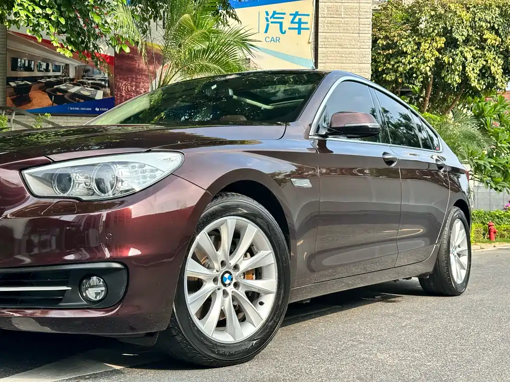 BMW 5 Series GT 2015 — фото 29