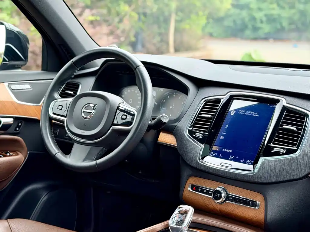 Volvo XC90 2022 — фото 14