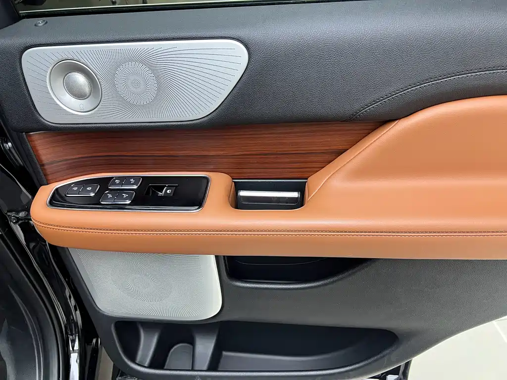 Lincoln Navigator 2018 — фото 12