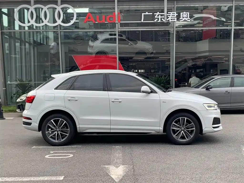 Audi Q3 2019 — фото 7
