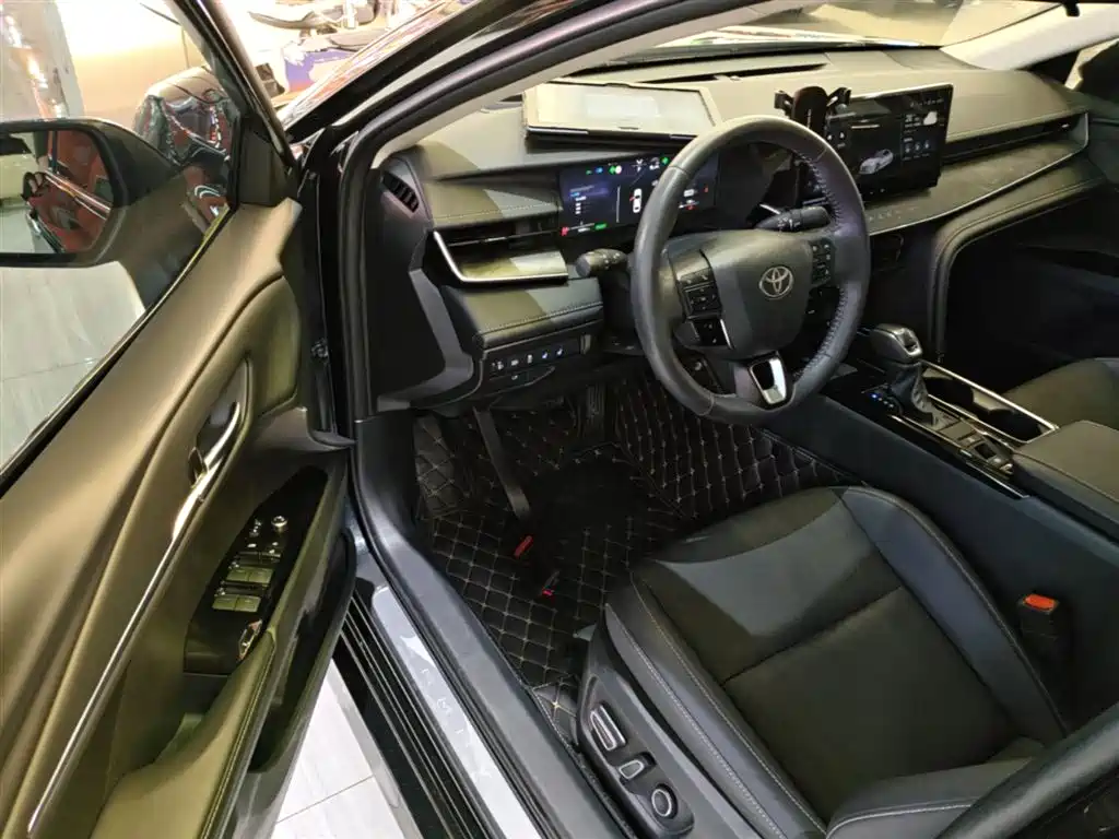 Toyota Camry 2025 — фото 16
