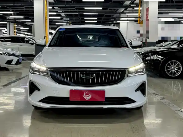 Geely Emgrand 2022