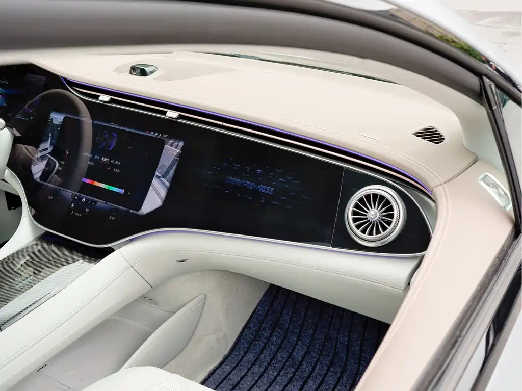 Mercedes-Benz EQS AMG 2024 — фото 15