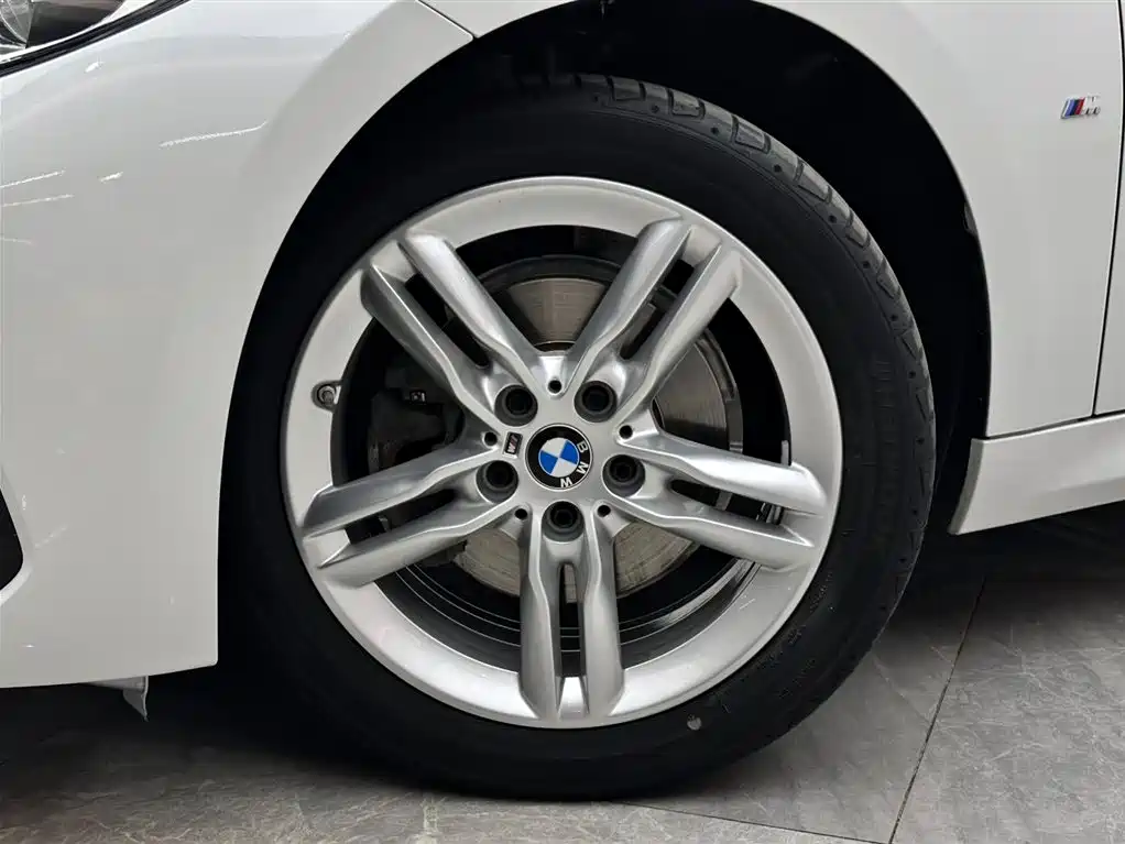 BMW 1 Series 2021 — фото 18