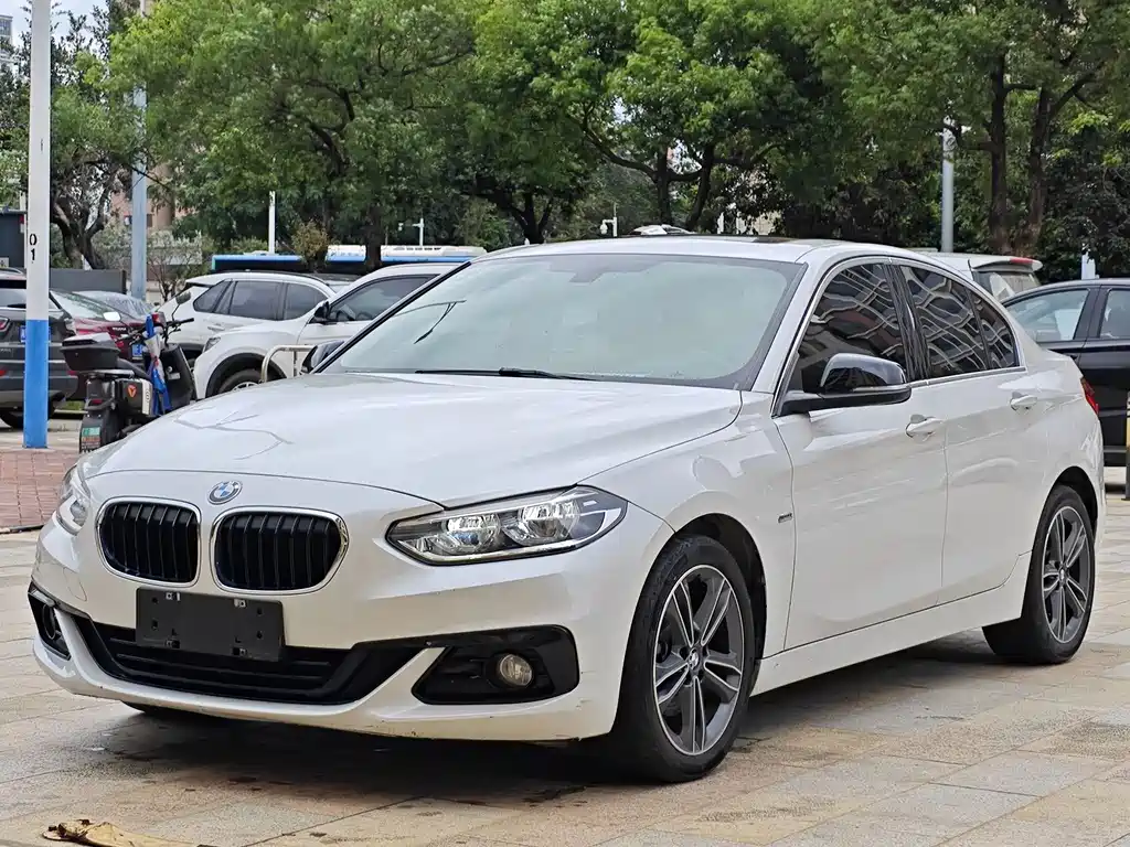 BMW 1 Series 2018 — фото 1