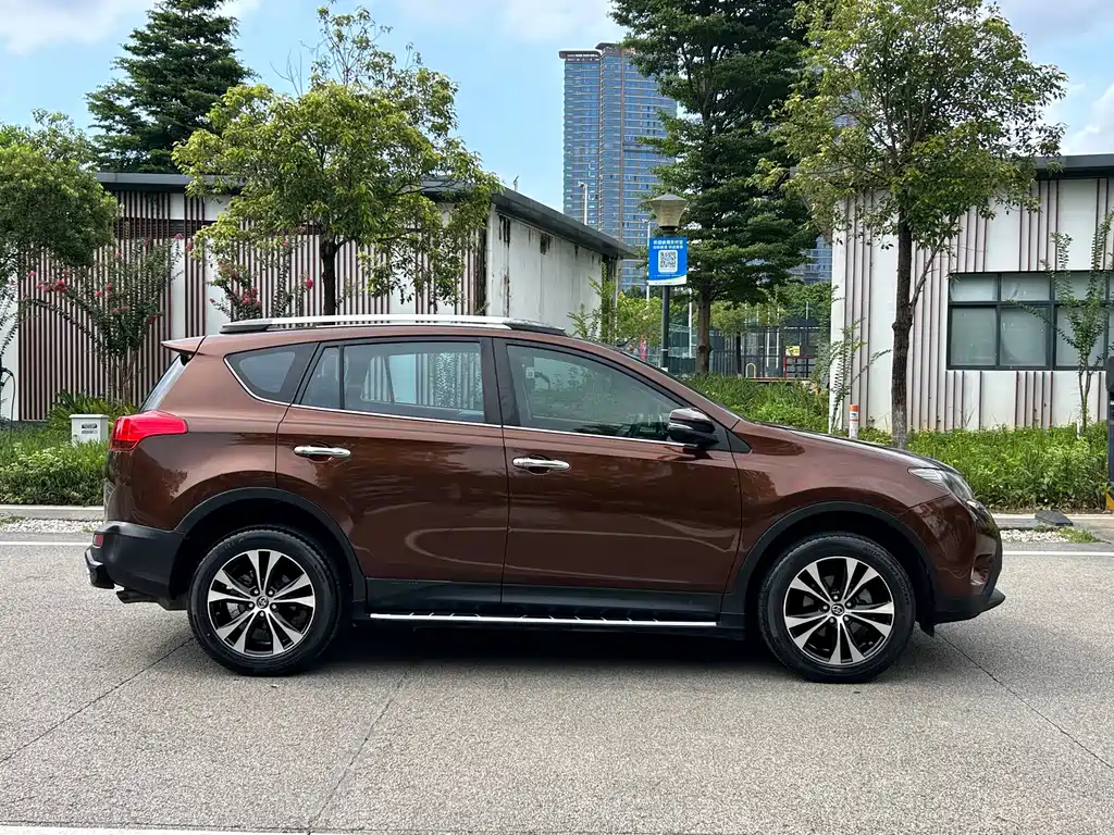 Toyota RAV4 2015 — фото 13