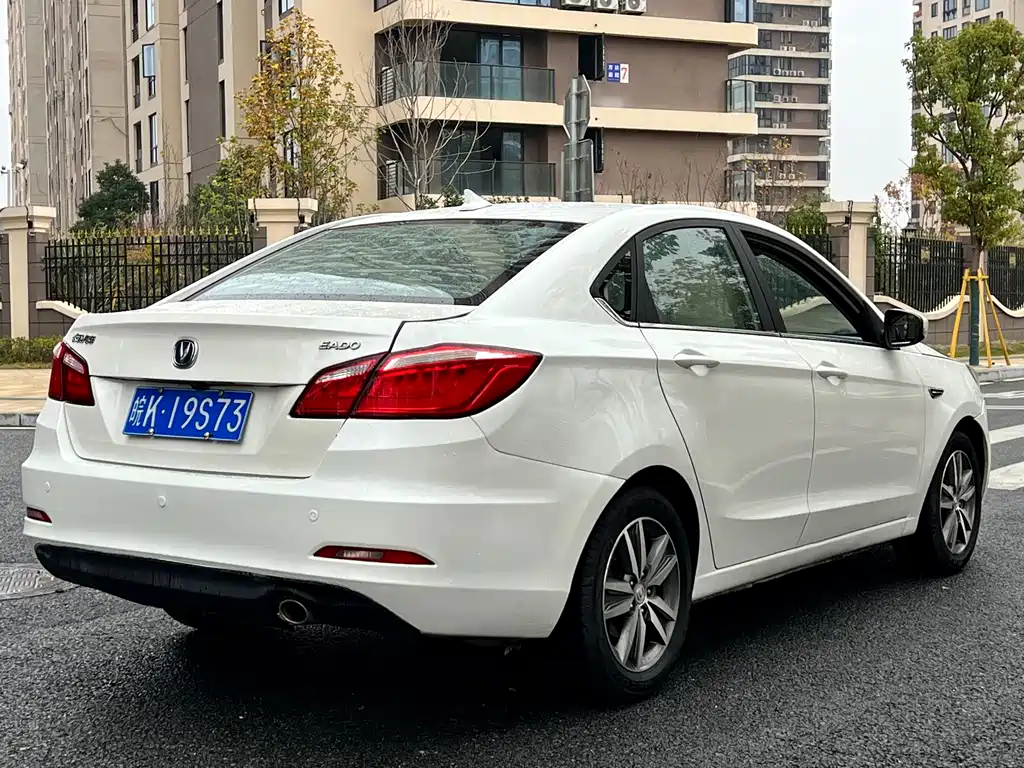 Changan Eado 2018 — фото 5