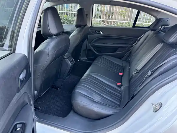 Peugeot 408 2022