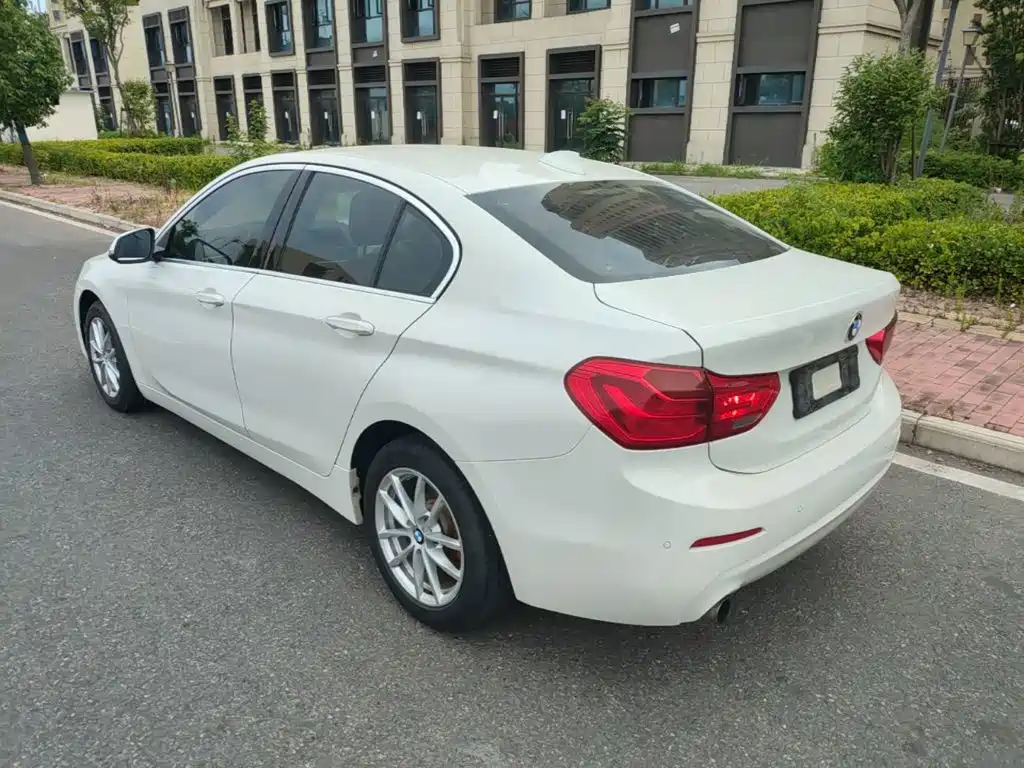BMW 1 Series 2018 — фото 23