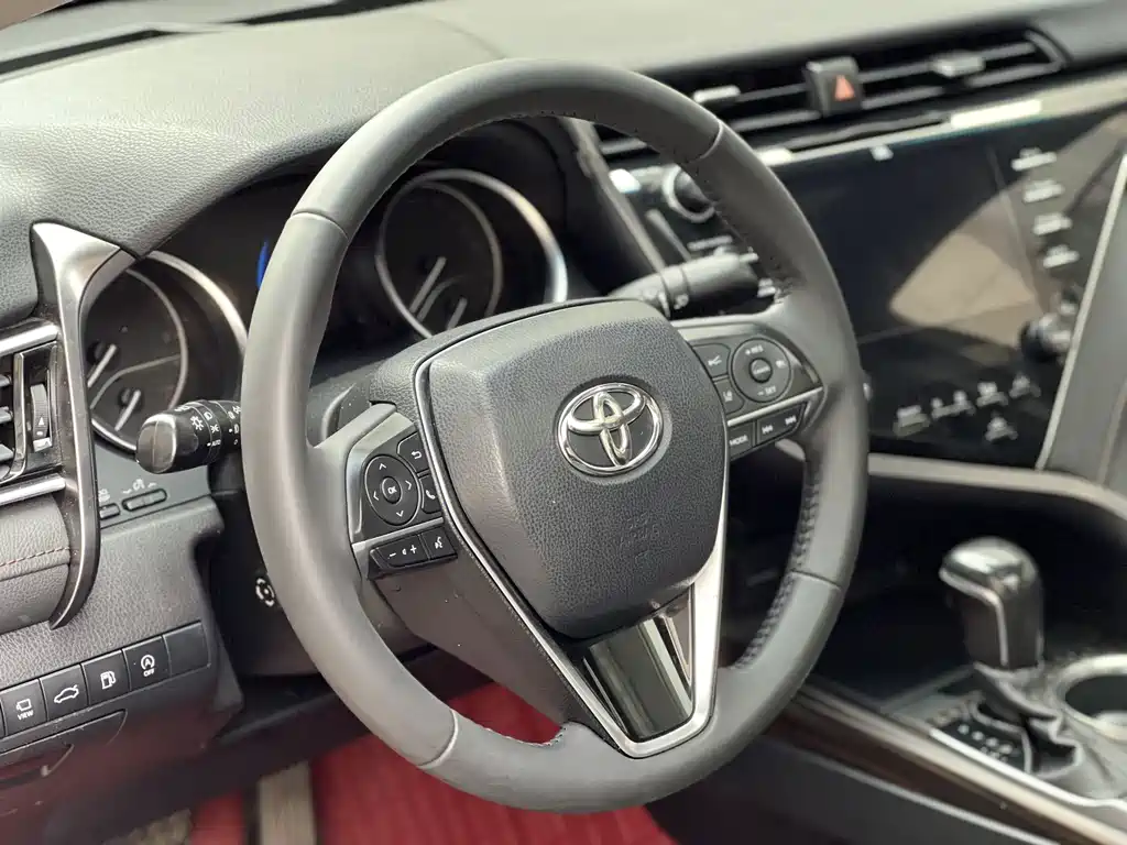 Toyota Camry 2018 — фото 24