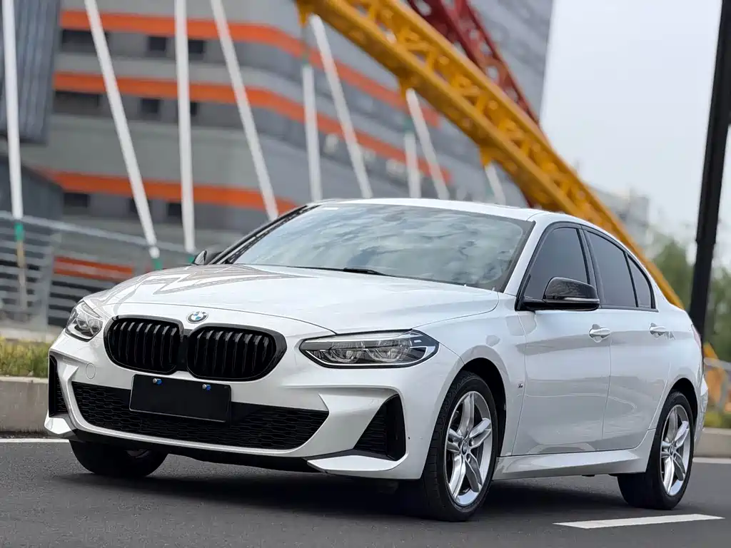 BMW 1 Series 2023 — фото 1