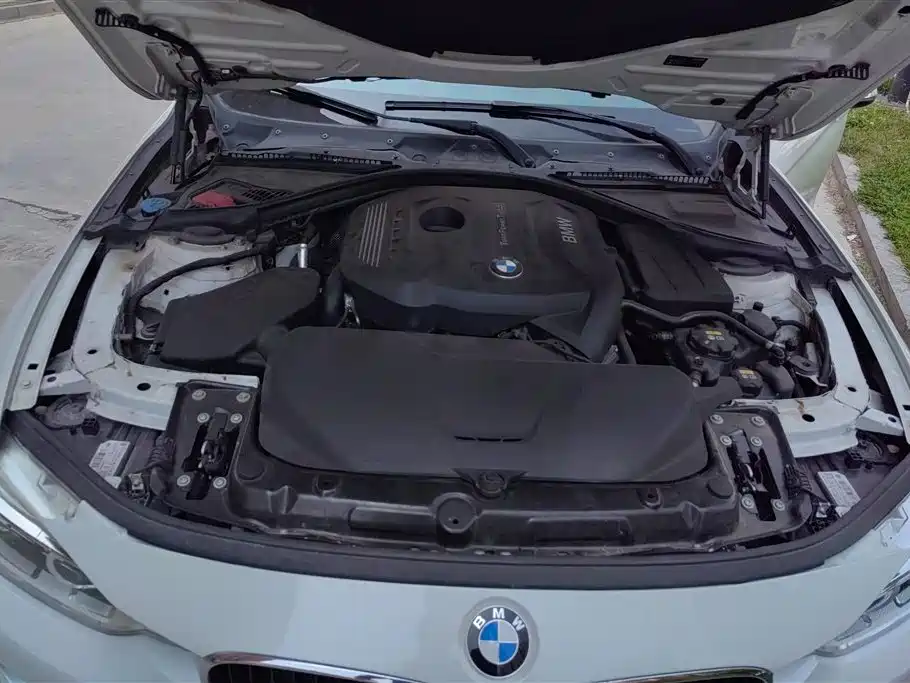 BMW 3 Series 2017 — фото 10