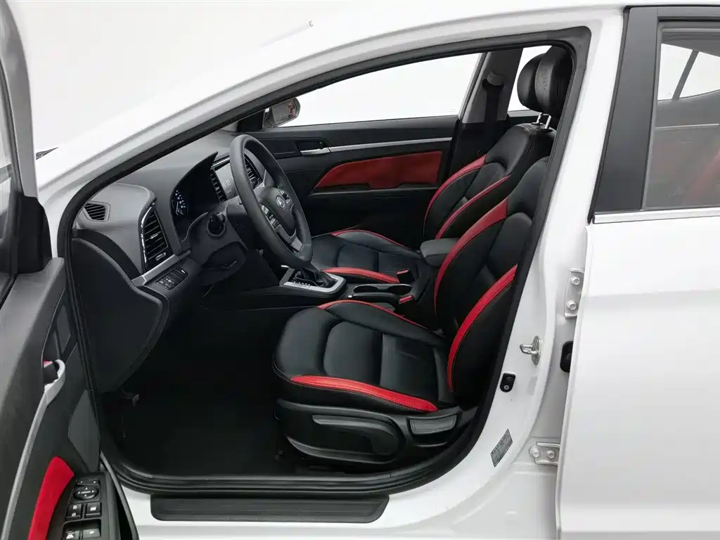 Hyundai Elantra 2017 — фото 10