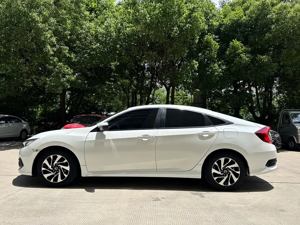 Honda Civic 2019 — фото 12