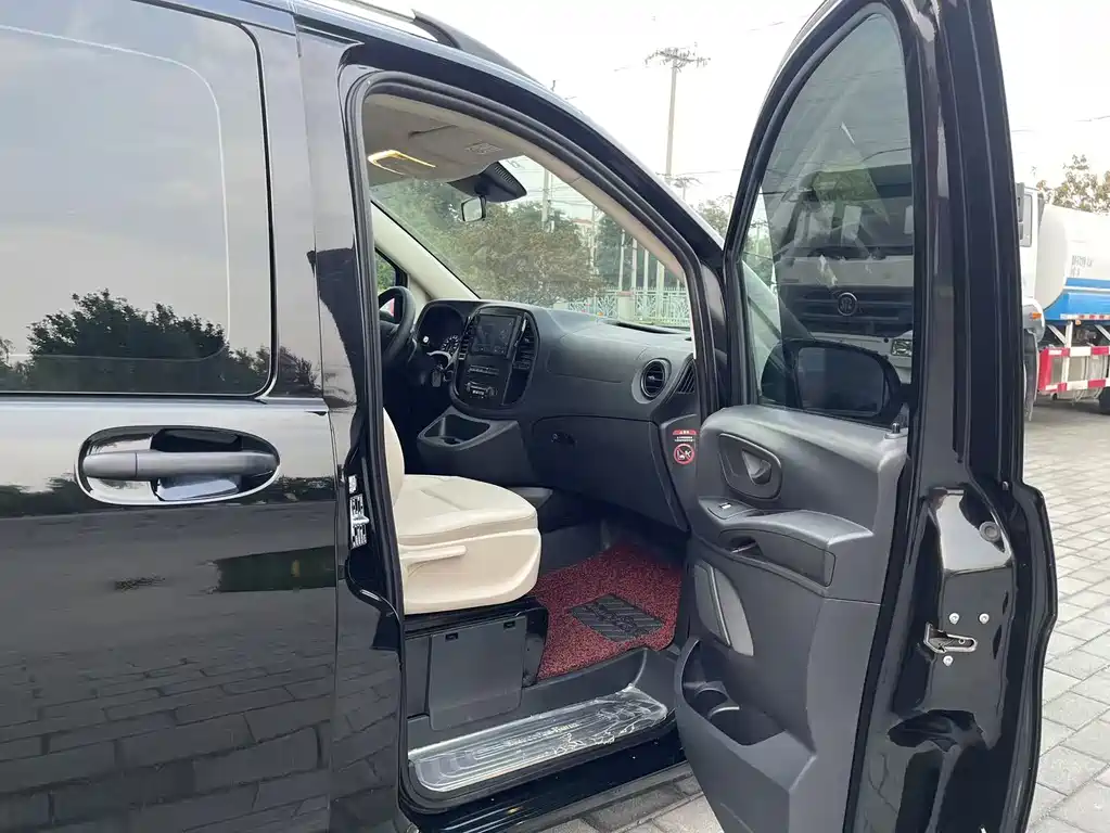 Mercedes-Benz Vito 2017 — фото 12
