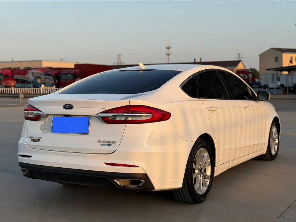 Ford Mondeo 2020 — фото 6