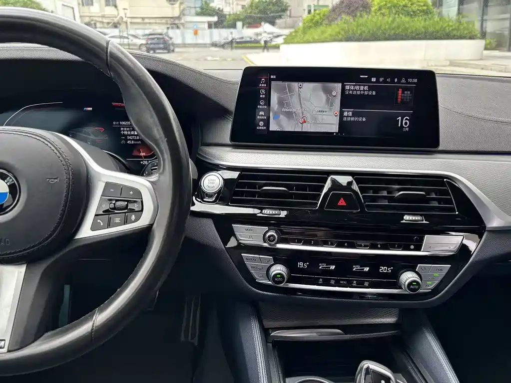 BMW 5 Series 2020 — фото 16