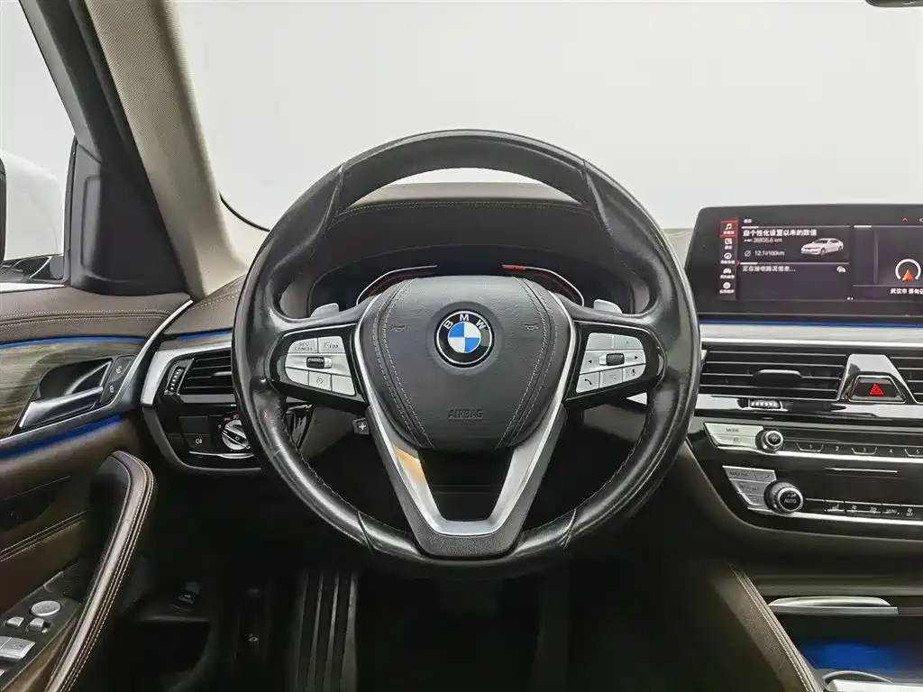 BMW 5 Series 2020 — фото 11