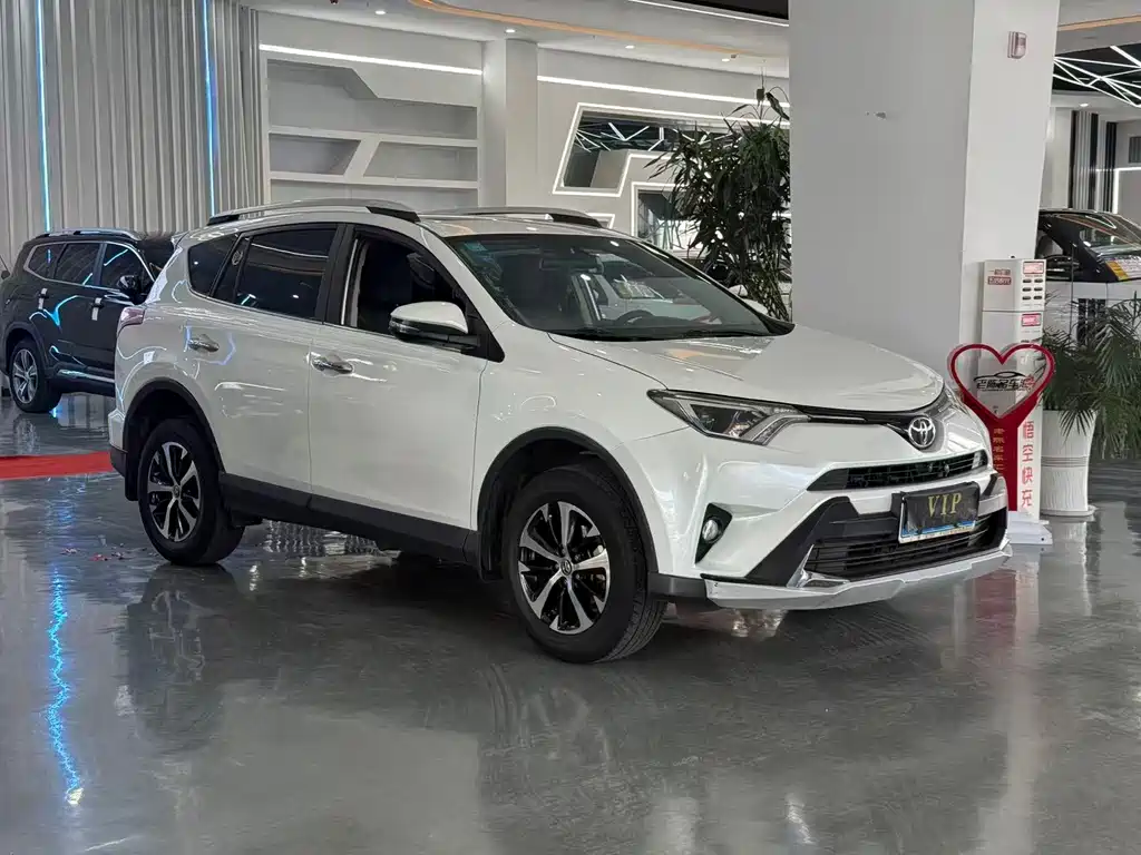 Toyota RAV4 2019 — фото 3