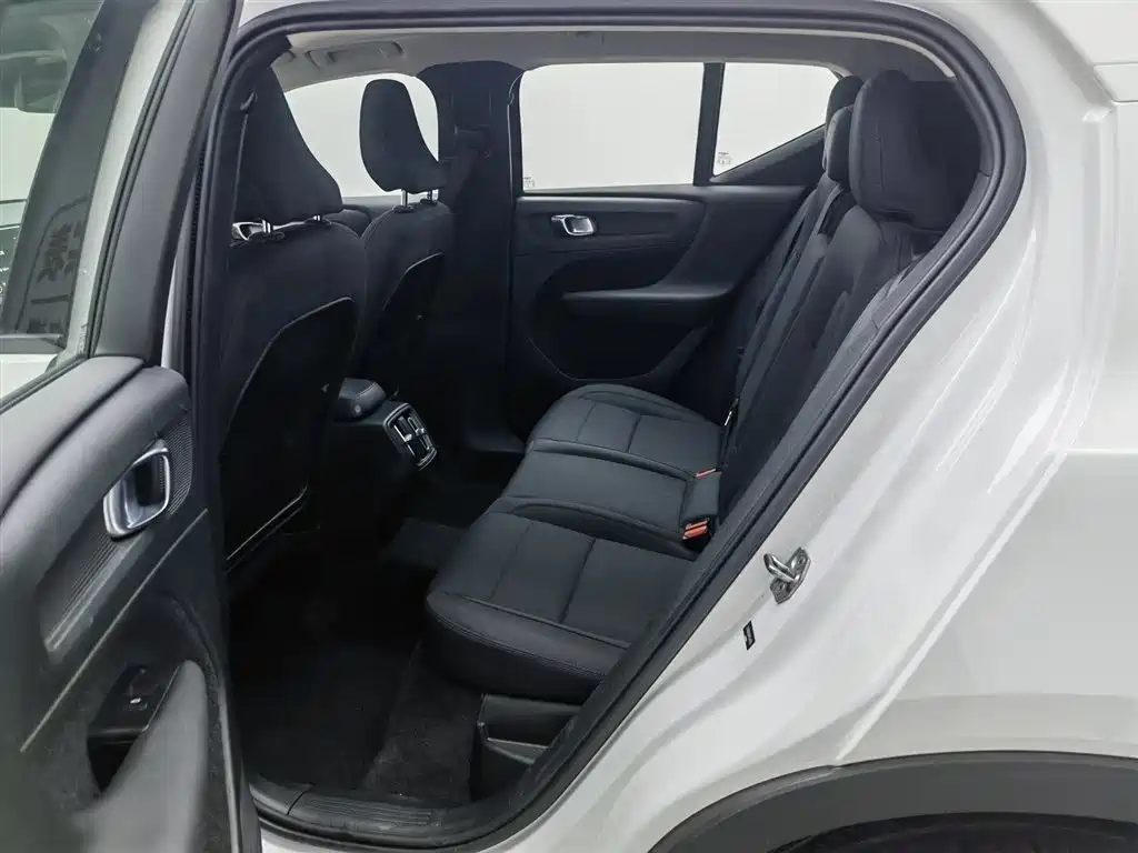 Volvo XC40 2021 — фото 15