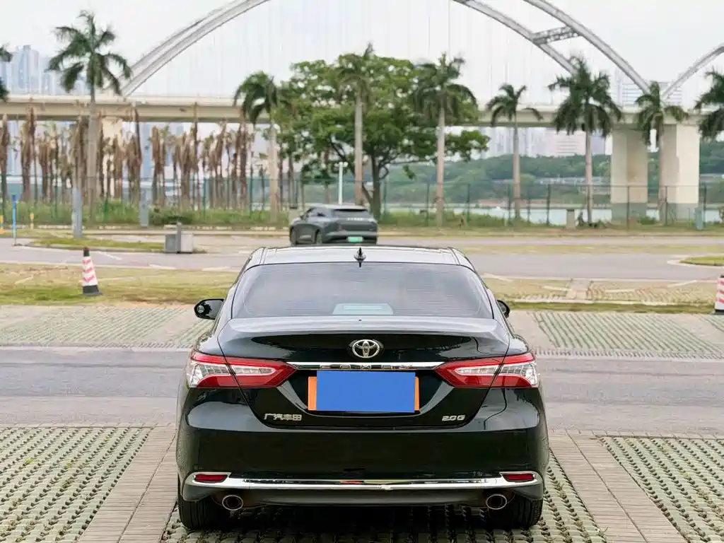 Toyota Camry 2023 — фото 5