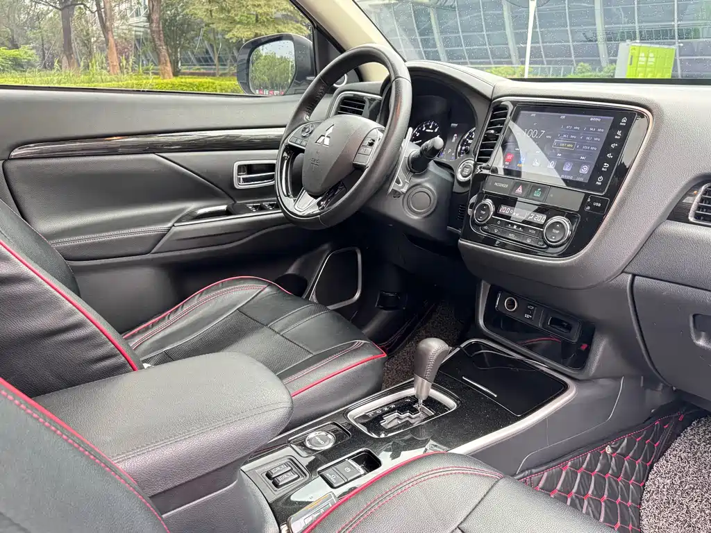Mitsubishi Outlander 2018 — фото 6
