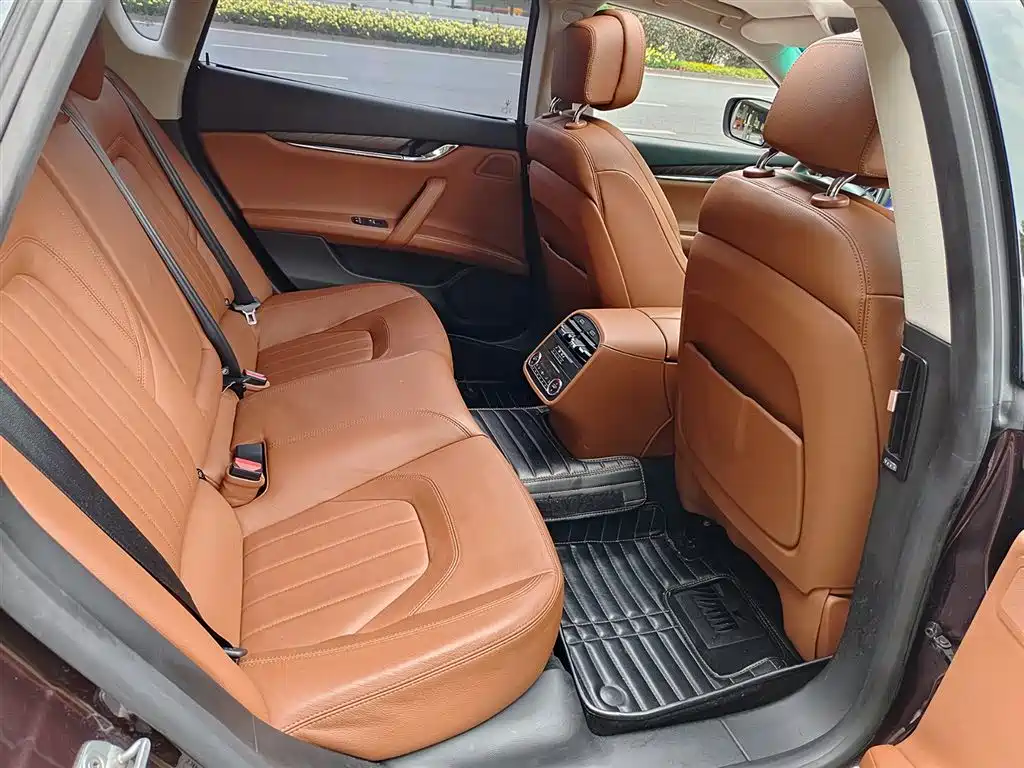 Maserati Quattroporte 2015 — фото 11