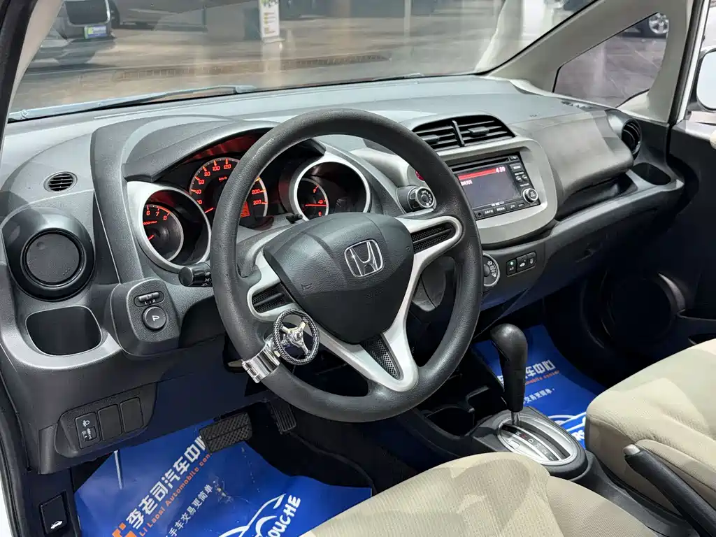 Honda Fit 2013 — фото 13