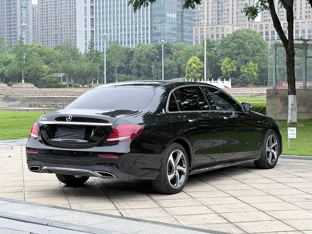 Mercedes-Benz E-Class 2018 — фото 17