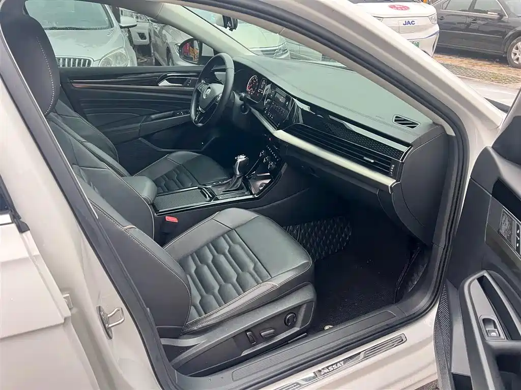 Volkswagen Passat 2019 — фото 10