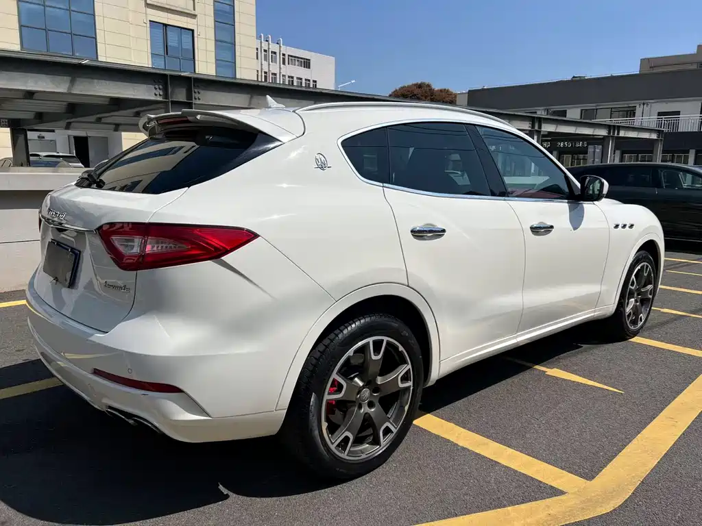 Maserati Levante 2017 — фото 8