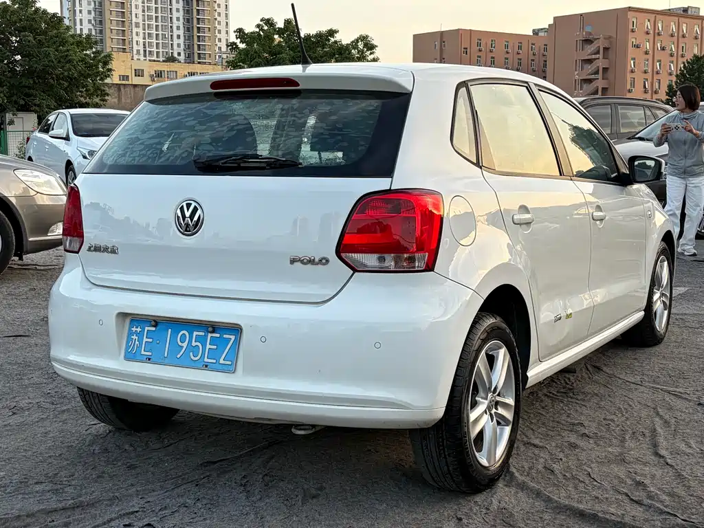 Volkswagen Polo 2012 — фото 4
