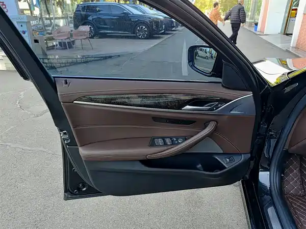 BMW 5 Series 2021