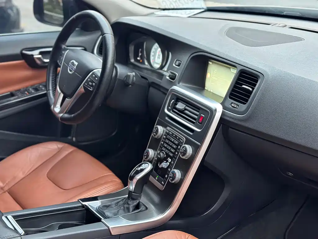 Volvo S60 2014 — фото 11