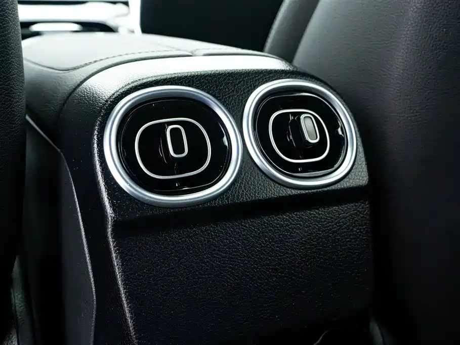 Mercedes-Benz C-Class 2023 — фото 22