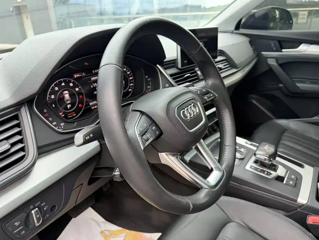 Audi Q5L 2020 — фото 14