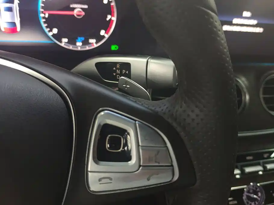 Mercedes-Benz E-Class 2017 — фото 16