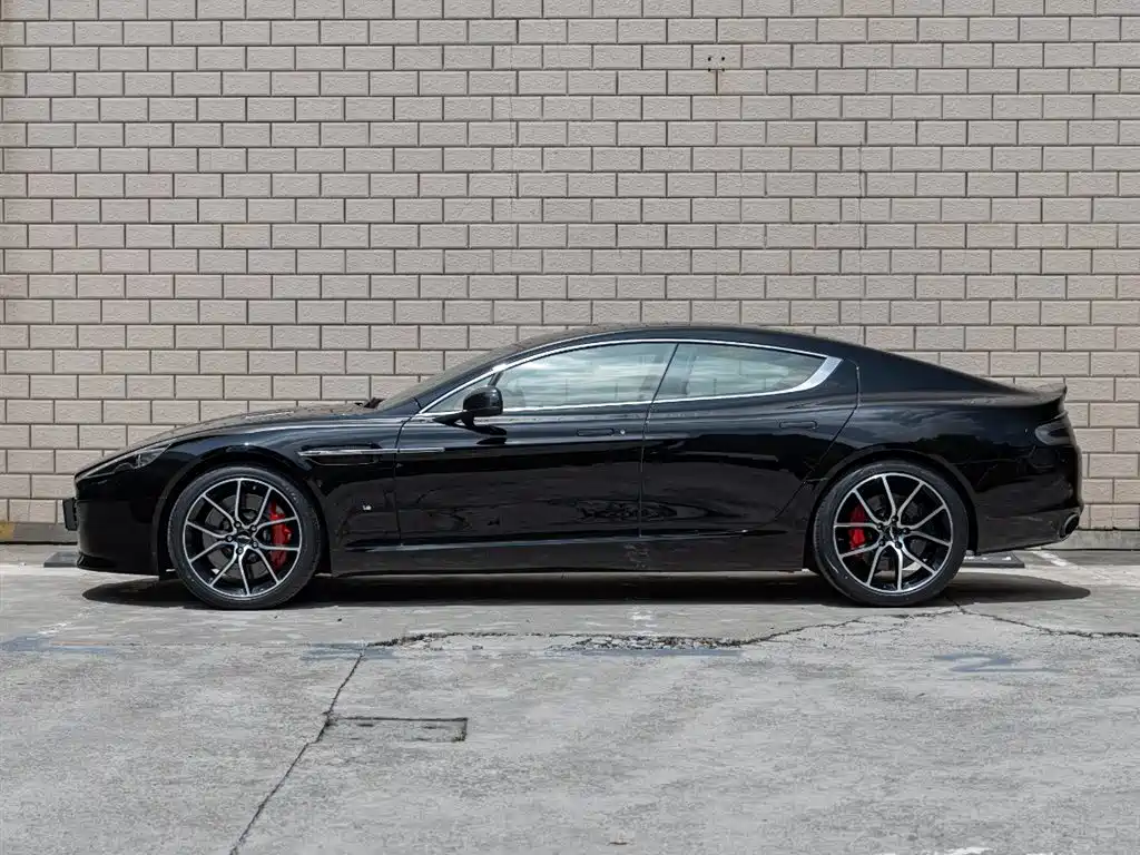 Aston Martin Rapide 2019 — фото 7