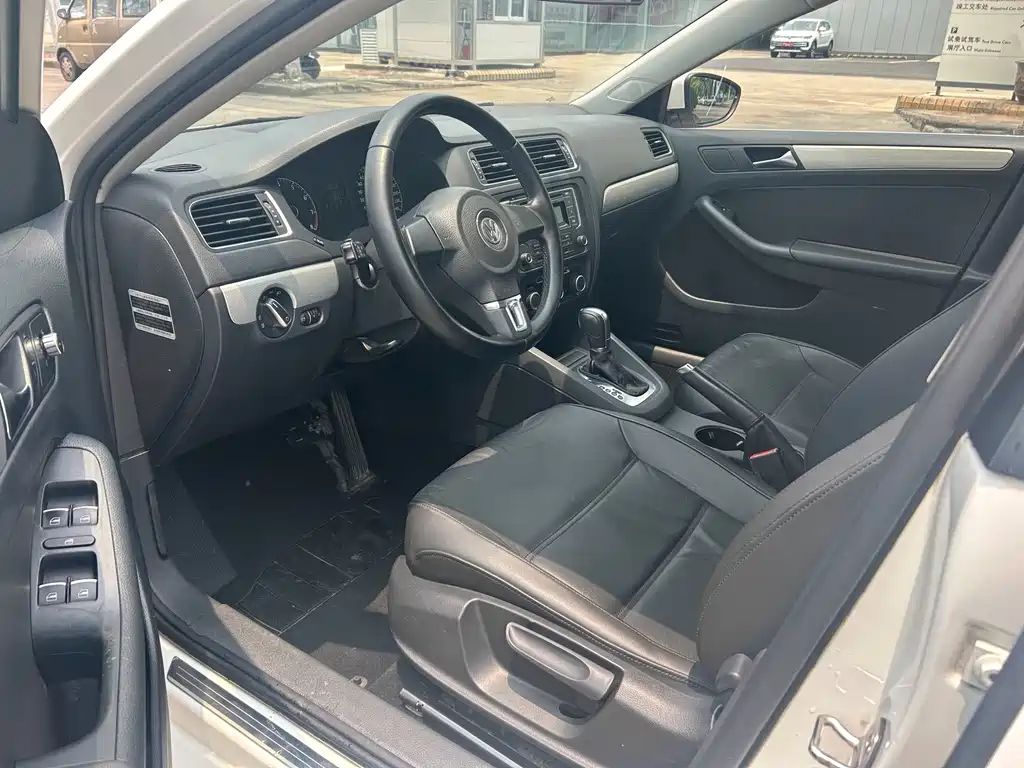 Volkswagen Sagitar 2014